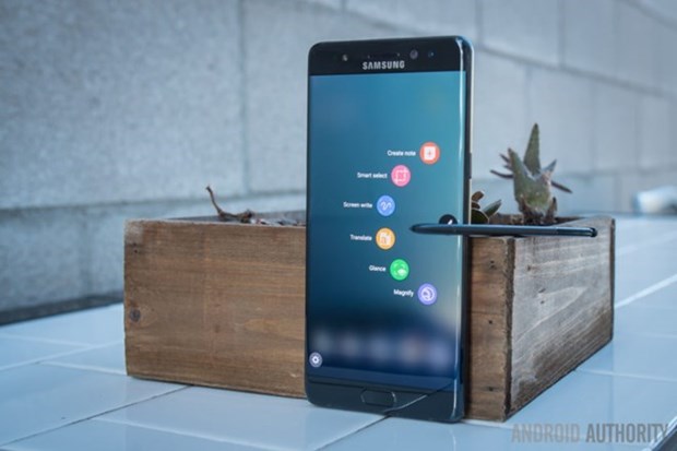 Samsung Vietnam recalls exploding phones hinh anh 1
