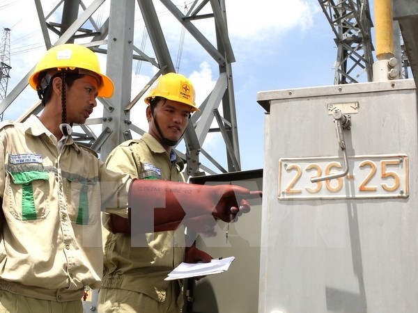 Electricity resumed in disaster-stricken provinces hinh anh 1