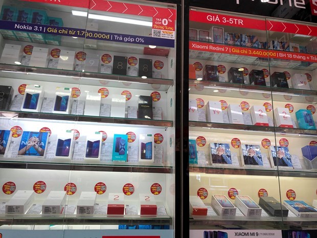 What do smartphone retailers in Vietnam say after Huawei incident? hinh anh 3