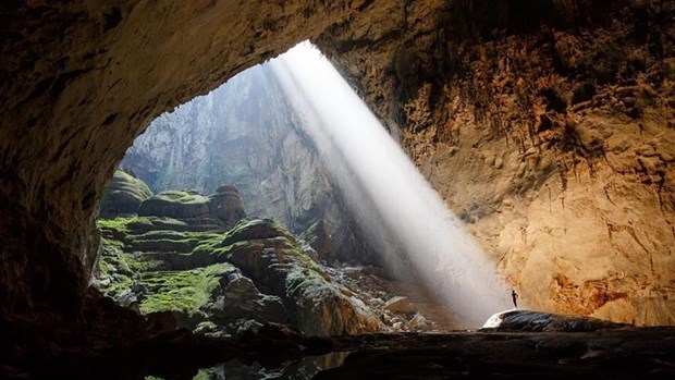 Discovering mysterious caves in Quang Binh hinh anh 1