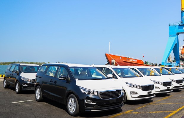 THACO exports 40 Kia Grand Carnival cars to Thailand hinh anh 1
