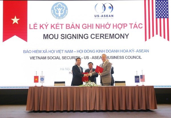 Vietnam, US sign MoU on realising health insurance policies hinh anh 1