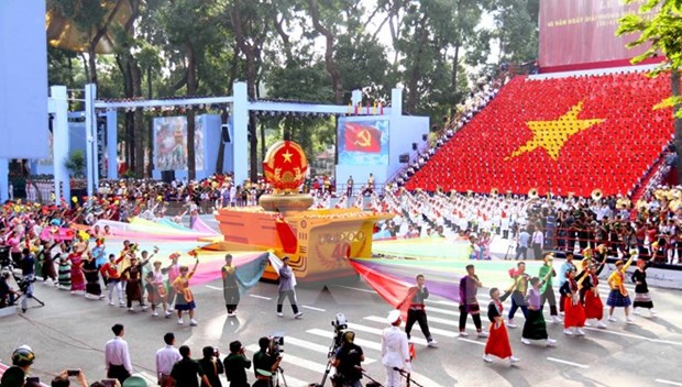 Massive parade to mark National Day hinh anh 1