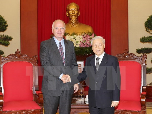 Party chief receives outgoing EU ambassador hinh anh 1