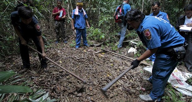 Mass graves found in Malay-Thai border hinh anh 1