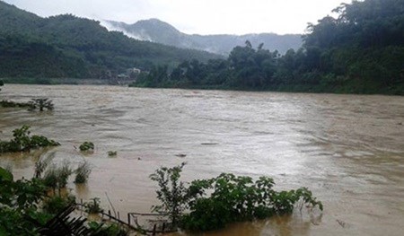 Incessant rains take heavy toll on localities nationwide hinh anh 1