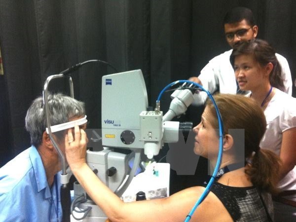 Orbis funds 1 million USD for eye care in Can Tho, Ca Mau hinh anh 1