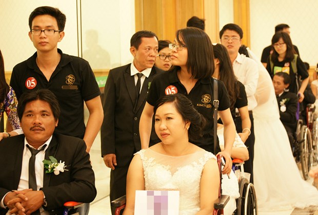 HCM City holds joint wedding ceremony for disable couples hinh anh 1