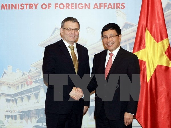 Deputy PM Minh holds talks with Czech Foreign Minister hinh anh 1