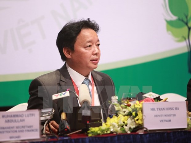 ASEAN environment ministers review new initiatives hinh anh 1