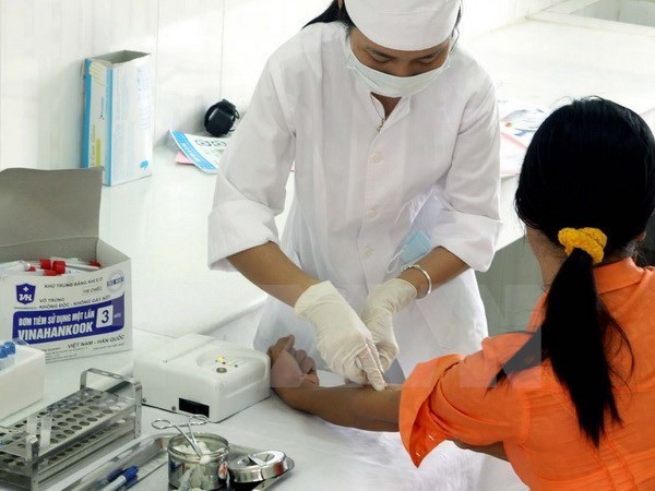 Vietnam pilots HIV testing in community settings hinh anh 1