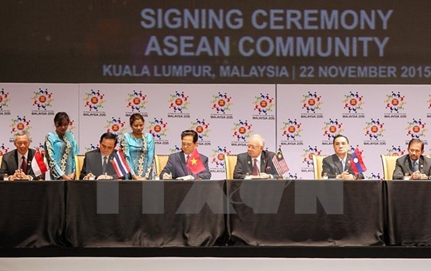 China welcomes ASEAN Community establishment hinh anh 1