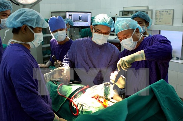 Neurosurgical symposium opens in Nha Trang hinh anh 1