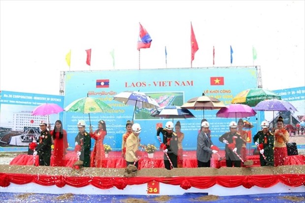 Vietnam helps Laos develop border guard forces hinh anh 1