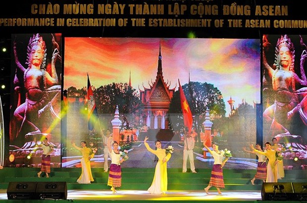 HCM City hosts concert to celebrate ASEAN Community hinh anh 1