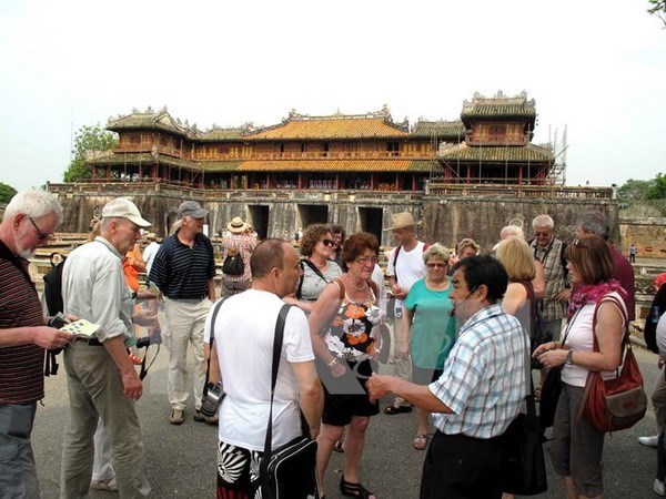 Foreign tourists flock to Hue for New Year hinh anh 1