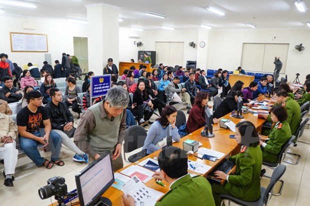 Hanoi: Over 1,000 new ID card applications submitted on first day hinh anh 1