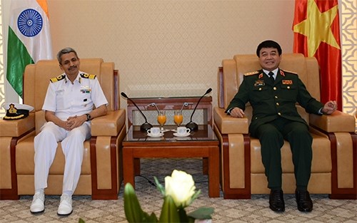 Vietnam, India targets stronger defence ties hinh anh 1