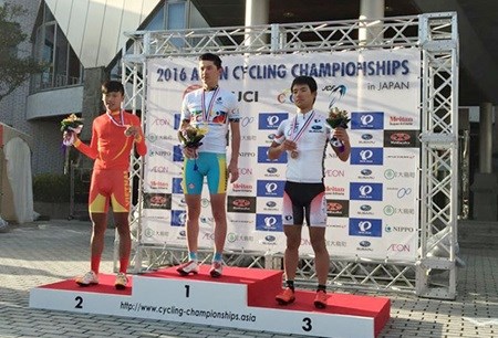 Vietnamese cyclist wins silver medal at Asian Junior Championships hinh anh 1