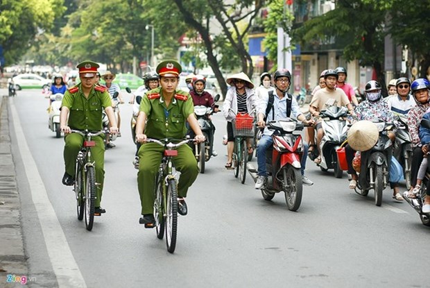 100 bikes presented to Quang Tri police hinh anh 1