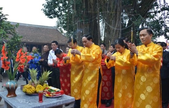 Pen-brush opening tradition enacted in localities hinh anh 1