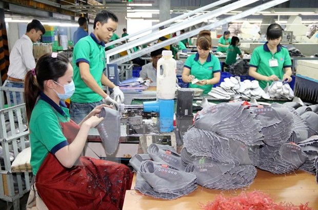 Southern provinces on the hunt for workers after Tet hinh anh 1