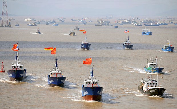 China accused of using navy to intimidate fishing vessels in East Sea hinh anh 1