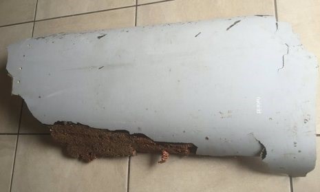 More possible MH370 debris found in Mozambique hinh anh 1