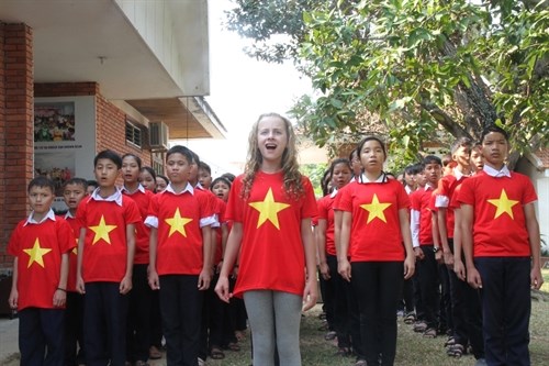 Canadian girl raises her voice for charity hinh anh 1