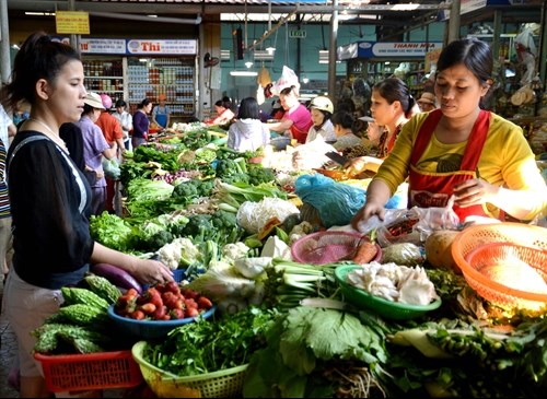 Food costs skyrocket for Vietnamese people hinh anh 1