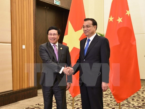 Deputy Prime Minister meets Chinese Premier hinh anh 1