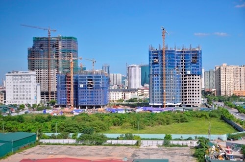 Real estate urged to seek out stable capital hinh anh 1