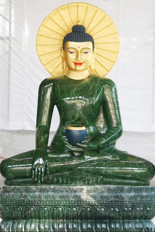 Massive jade Buddha displayed in Quang Binh hinh anh 1