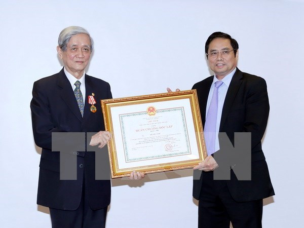 First class order bestowed upon former chief of Vietnam News Agency hinh anh 1