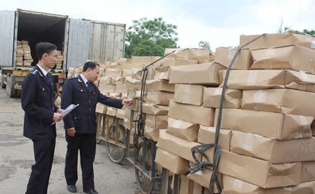 Vietnam’s trade deficit with China drops hinh anh 1