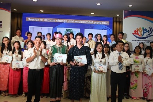 Scientific forum attracts international students to HCM City hinh anh 1