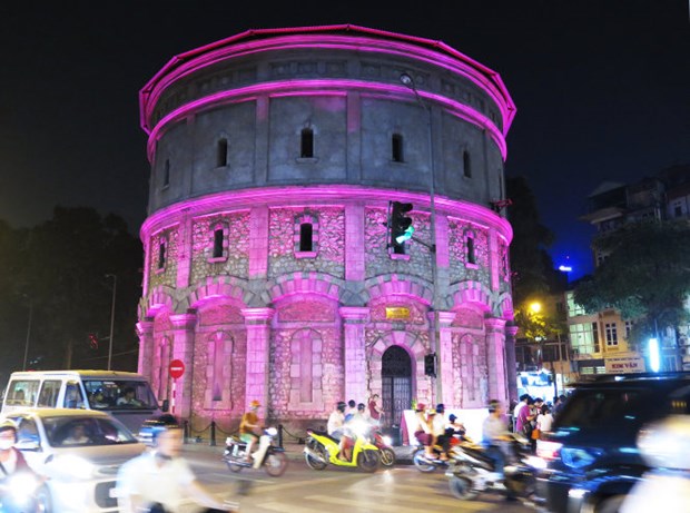 Netherlands lights up water tower in Hanoi hinh anh 1