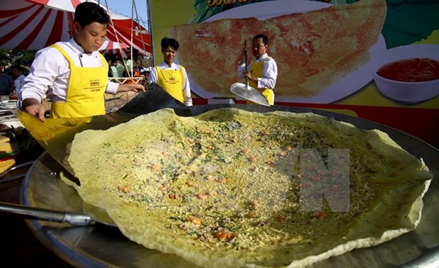 Cake festival, a boost to tourism in southern region hinh anh 1