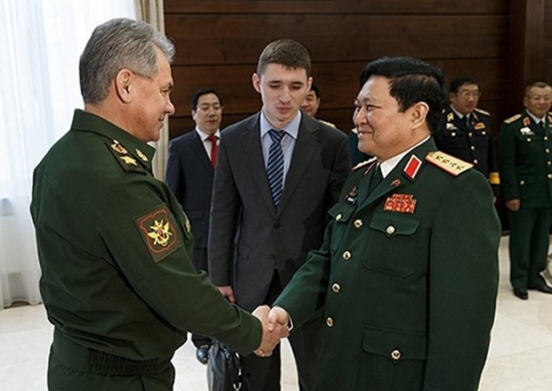 Vietnam, Russia agree to beef up defence ties hinh anh 1
