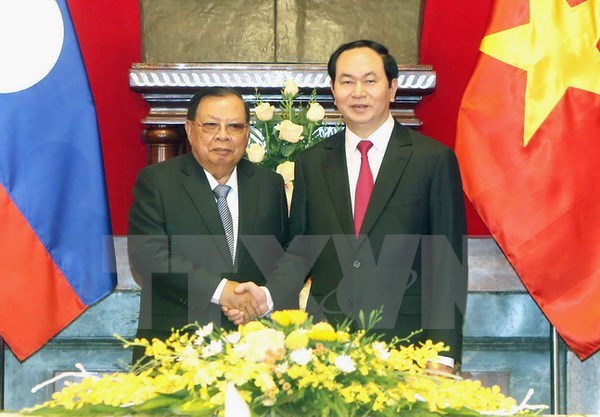 President meets Lao top leader hinh anh 1
