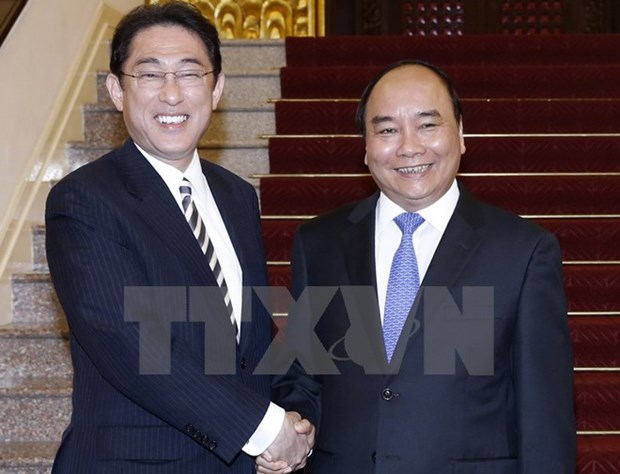 Prime Minister greets Japanese Foreign Minister hinh anh 1