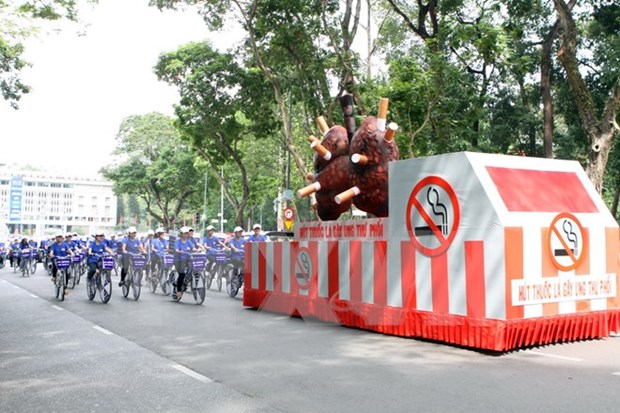Vietnam promotes anti-smoking campaign hinh anh 1