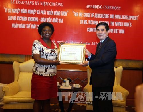 WB official gets credit for devotion to Vietnam’s agriculture hinh anh 1