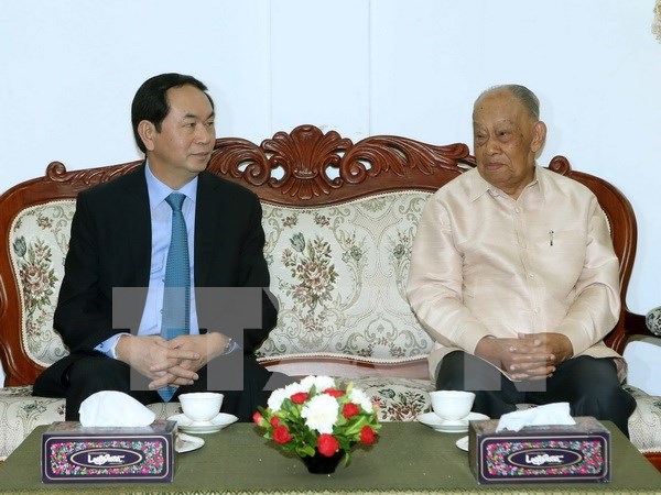 President concludes Lao visits, heads to Cambodia hinh anh 1