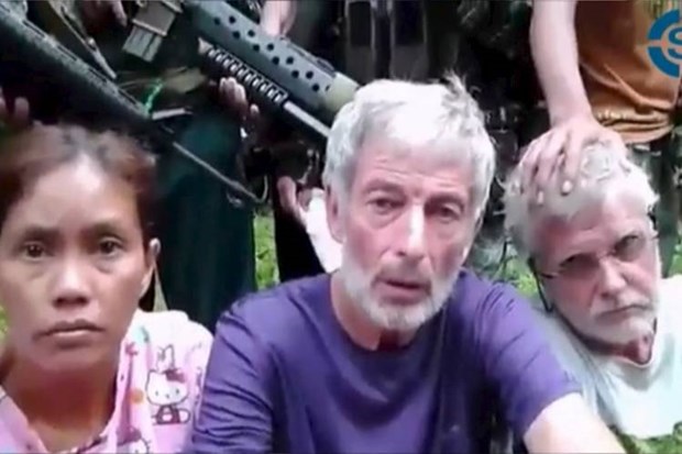 Philippine President pledges to rescue Abu Sayyaf hostages hinh anh 1