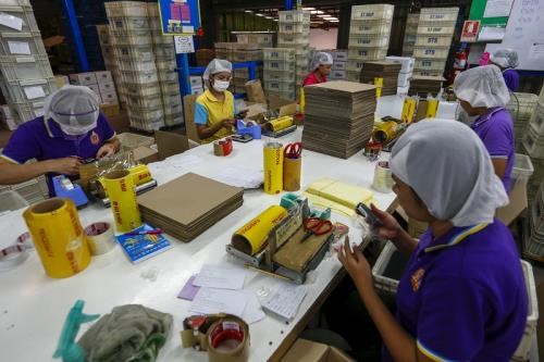 Malaysia loses 6 billion USD from foreign worker freeze hinh anh 1