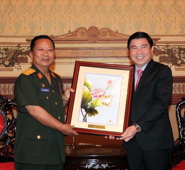 HCM City leader greets Lao defence minister hinh anh 1