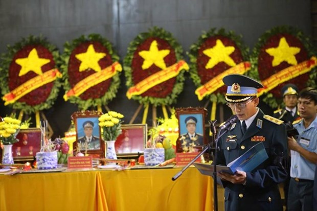 Lao PM conveys condolences over military aircraft accidents hinh anh 1