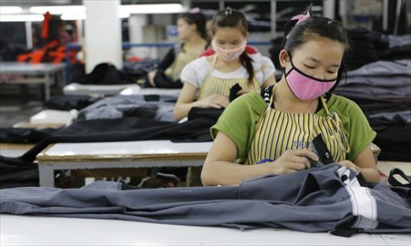 Vientiane to issue temporary working permit for migrant workers hinh anh 1