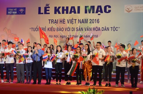 Summer camp for young Vietnamese expats opens hinh anh 1